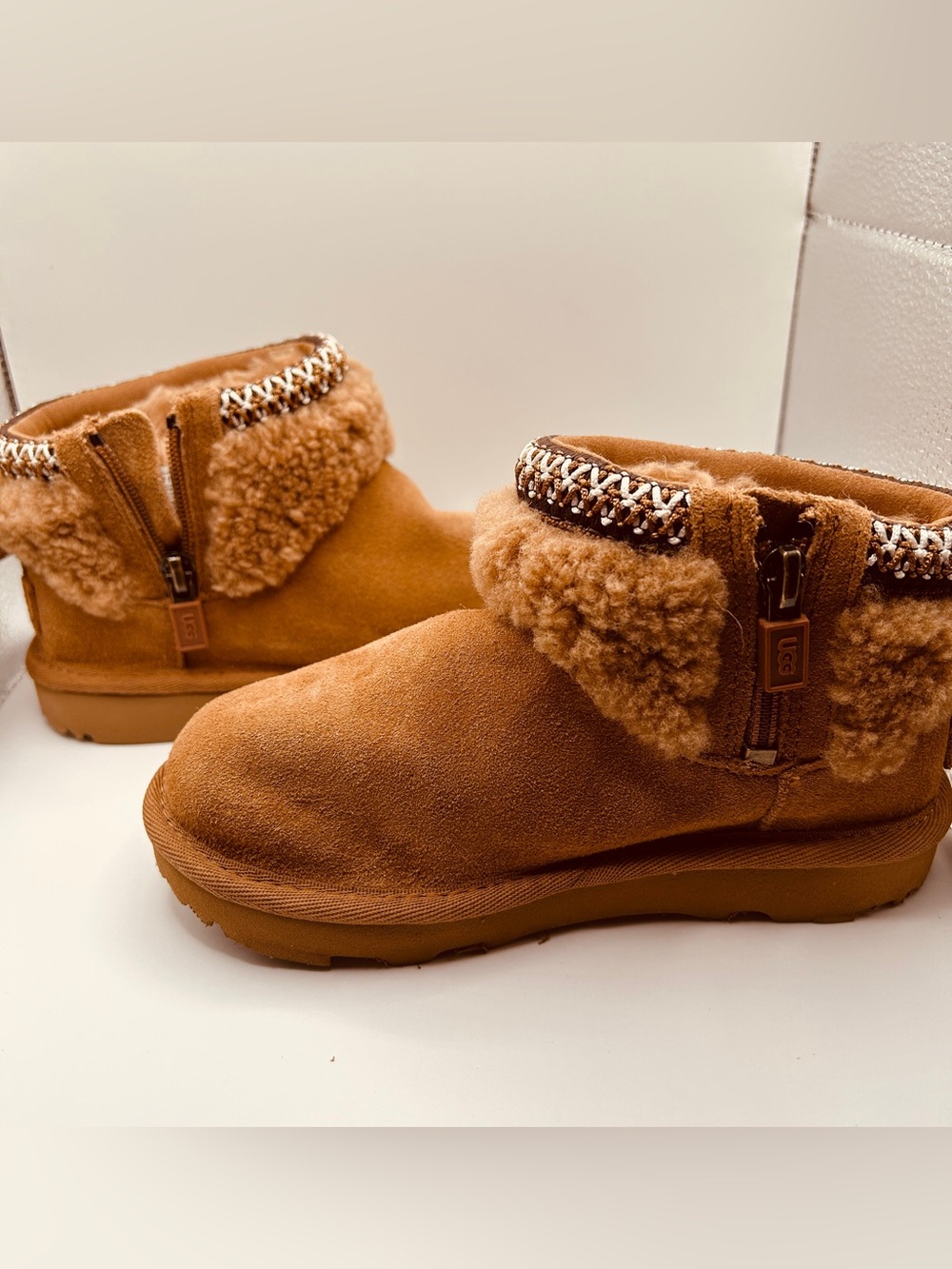 UGG Kids classic ultra Mini-Maxi curly boot Chestnut Suede Shearling Lined Boots